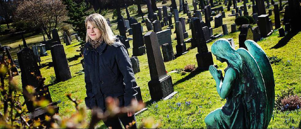 Nina Valeur (25) representerer majoriteten av Norges befolkning når det gjelder synet på hva som skjer etter døden. – Jeg har lyst til å tro at det noe mer etter døden, men jeg tror nok ikke på det likevel, sier hun.