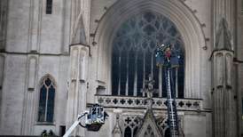 Franske kyrkjer blir vandalisert – minister lovar handling