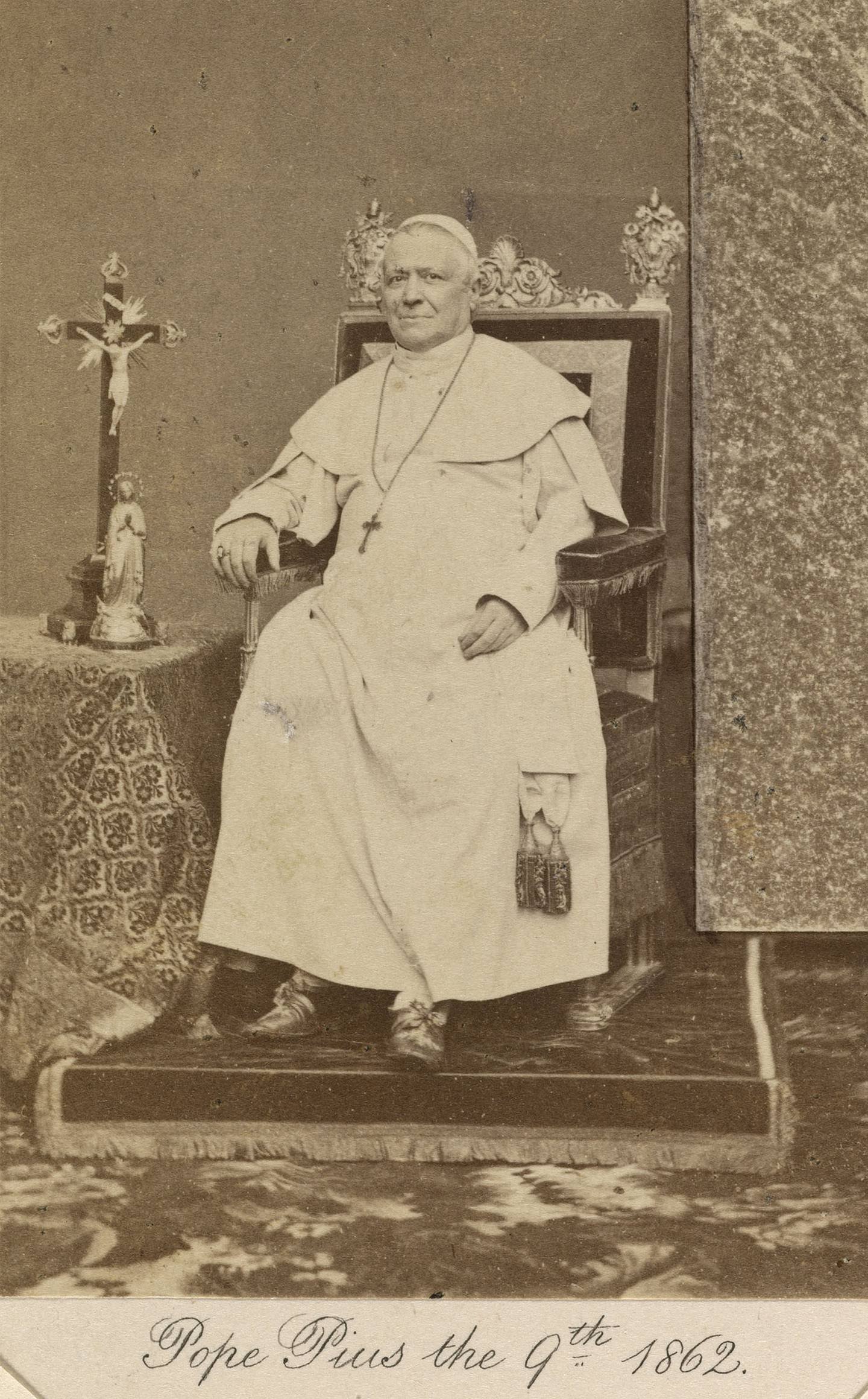 KJENDIS: Ingen har sittet lenger på Peters stol enn Pius IX. Han var også den første paven som ble fotografert.