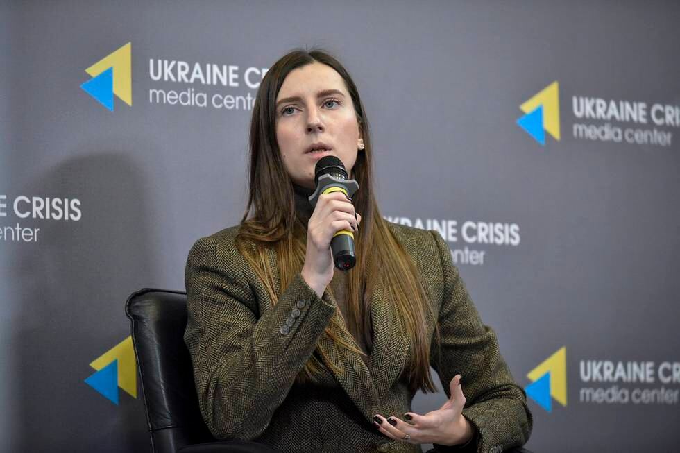 Anna Myroniuk var journalist i Kyiv Post fram til avisen ble lagt ned høsten 2021 og er nå en av grunnleggerne av avisen Kyiv Independent. Hun har dekket krigen i Ukraina i flere år.