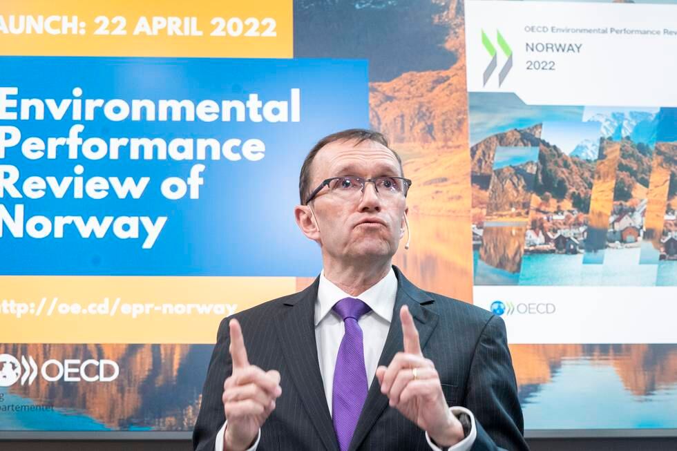 Miljø- og klimaminister Espen Barth Eide (Ap) får både ris og ros av OECD i en ny gjennomgang av Norges miljøinnsats. Foto: Terje Pedersen / NTB