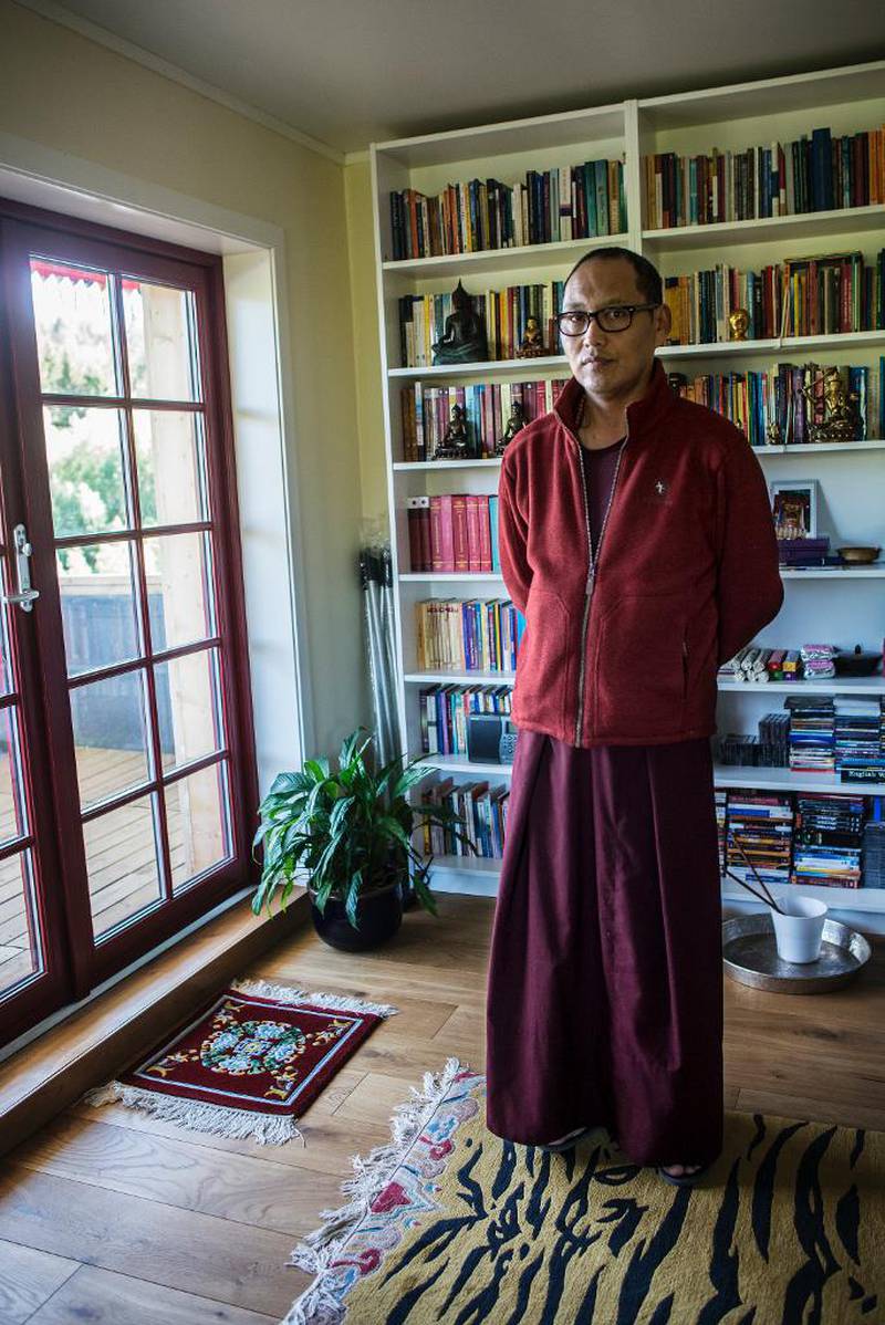 Lama Changchub er buddhistsamfunnets åndelege leiar. Han kjem frå Nepal, men har budd på Bjørndal sidan 1992. 