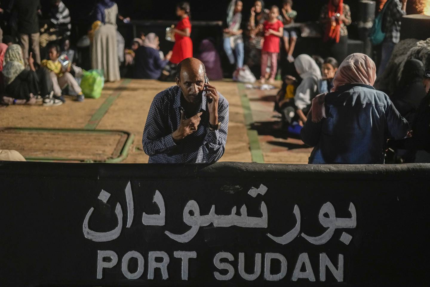 FLYKTER: Flere tusen er evakuert via Port Sudan med skip over Rødehavet til Saudi-Arabia.