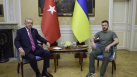 Zelenskyj avviser fred med Russland uten at styrkene trekkes ut
