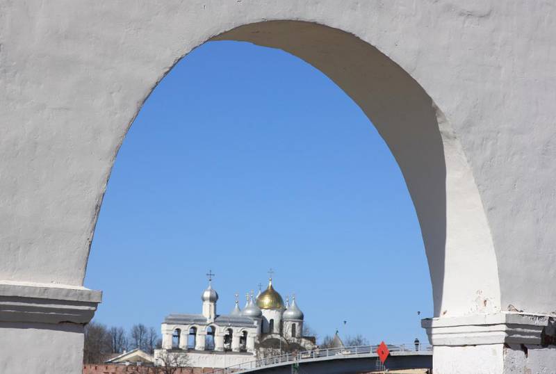 Novgorods Kreml sett fra andre siden av elva.