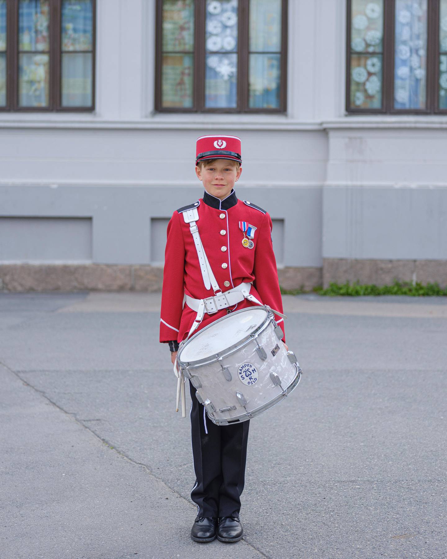 Korpsmusiker og trommeslager Karl William Solberg Martinsen (snart 11) innrømmer at nasjonalsangen er ganske slitsom å spille.
