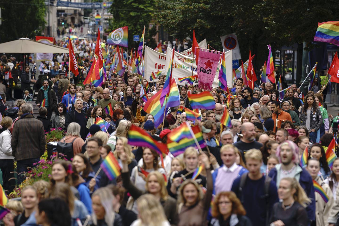 Regnbuetog og solidaritetsmarkering 10. september i Oslo. Pride.