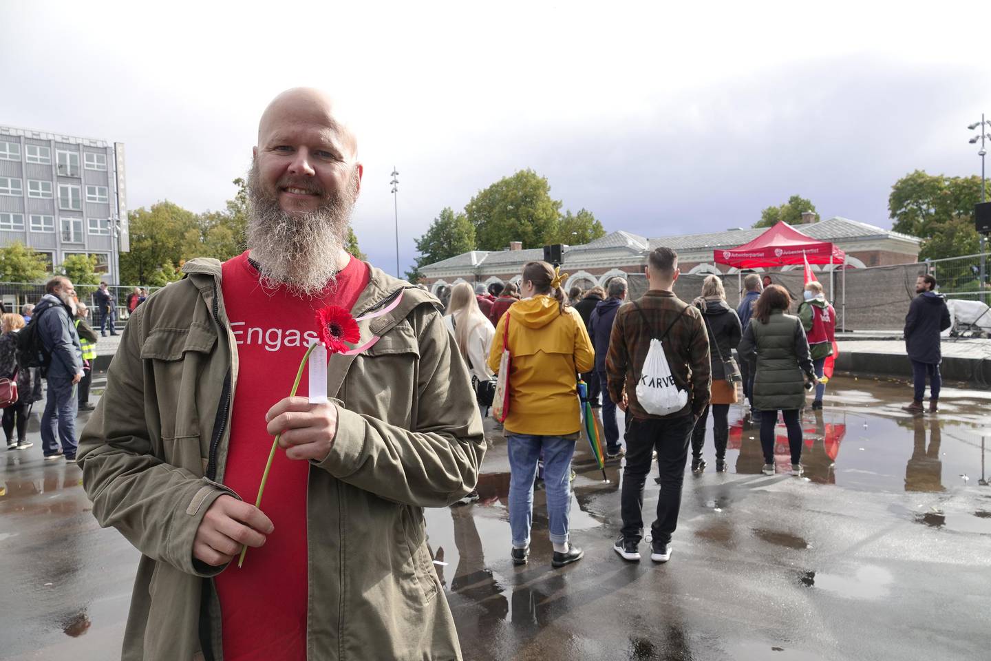 Leder i Rødt Hamar, Thore Johan Nærbøe er fornøyd med oppmøte på motarrangementet mot Sian. Foto: Kristin Askjer Lien