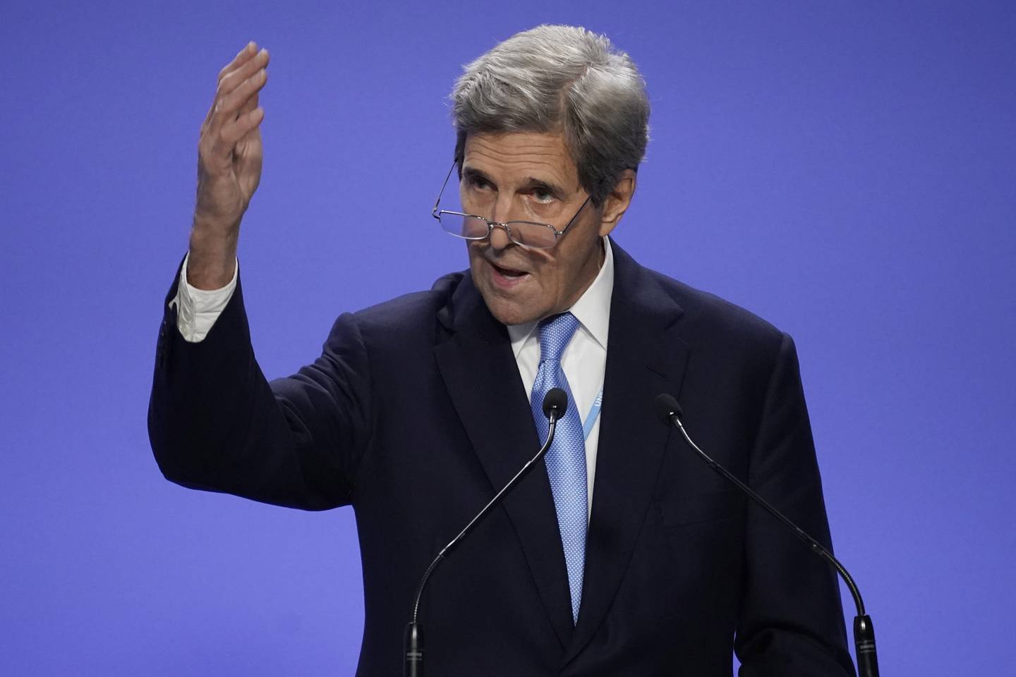Like etter Xies pressekonferanse var det USAs klimautsending John Kerrys tur. Foto: Alberto Pezzali / AP / NTB