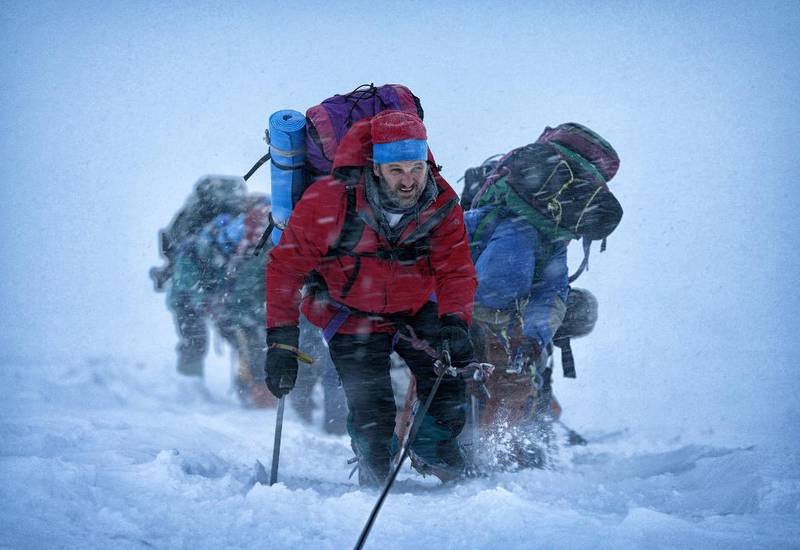 Rob Hall (Jason Clarke) leia ekspedisjonen i 1996. Han valde å bli verande att i den stormfulle fjellsida hjå ein av klatrarane som fekk alvorleg trøbbel.