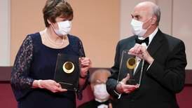 Koronavaksine-forskere tildelt Nobelprisen i medisin
