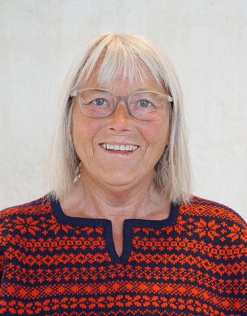 Annemor Sundbø (70) har jaktet på «ånden i fillehaugen» og skriver koftenes historie helt tilbake til oldtiden. – Jeg lover ikke at kofter og strikking gir evig liv, men jeg lover at det kan gi bedre livskvalitet, sier hun.