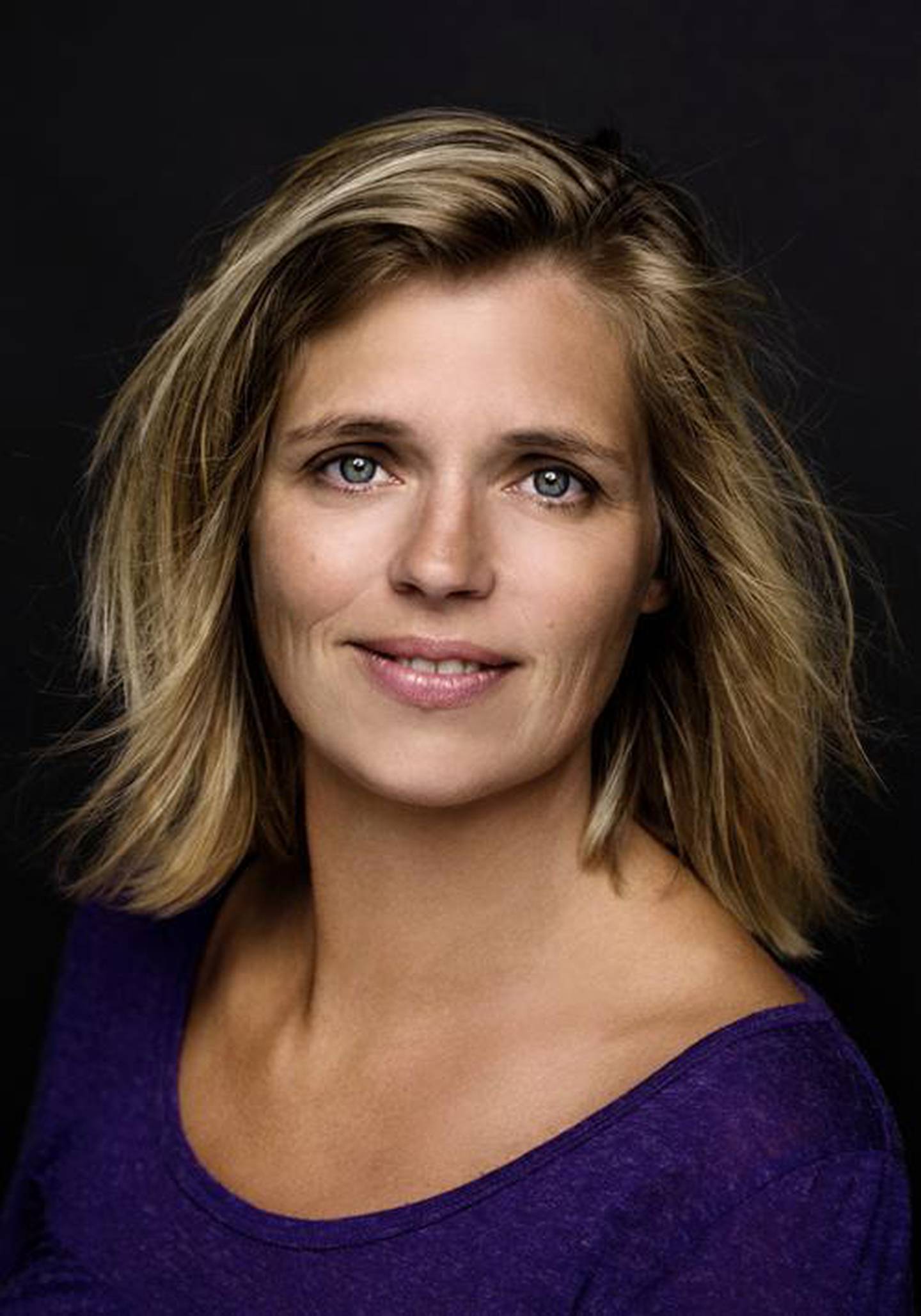 Sokneprest og samfunnsdebattant Katrine Winkel Holm har gitt ut boken , hvor hun tar et oppgjør med «mainstream-feminismen». Samfunnsdebattanten er også medlem av Danmarks radios styre.