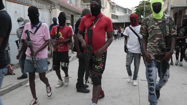 AP: Sikkerhetsrådet skal behandle forslag om å sende styrke til kampen mot Haitis gjenger