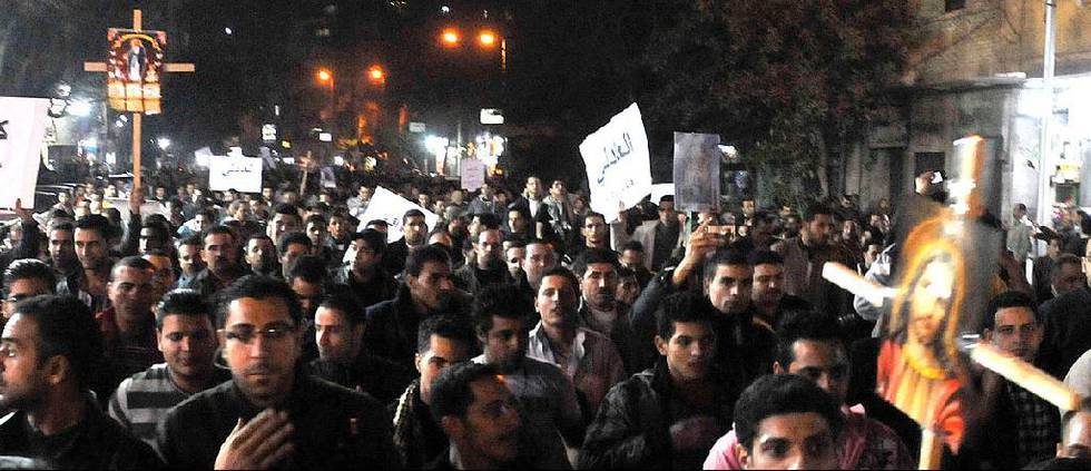 Kristne i Egypt demonstrerer etter terrorangrepet i Aleksandria.