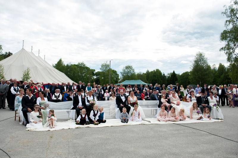 Massebryllup har tidligere vært arrangert i Norge. I Eidskog utenfor Kongsvinger giftet fem par seg i samme gudstjeneste i fjor sommer. 
