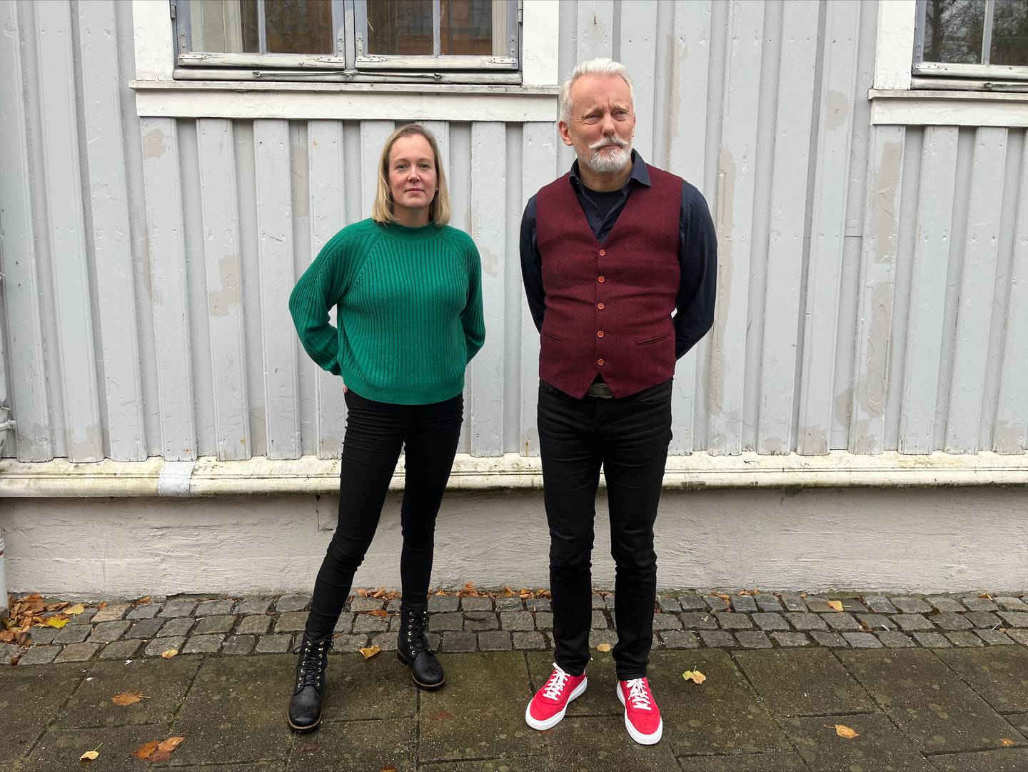 Sokneprest Silje Kristin Meisal og tidligere prost Nils Åge Aune har skrevet masteroppgave om å gå med dødsbudskap.