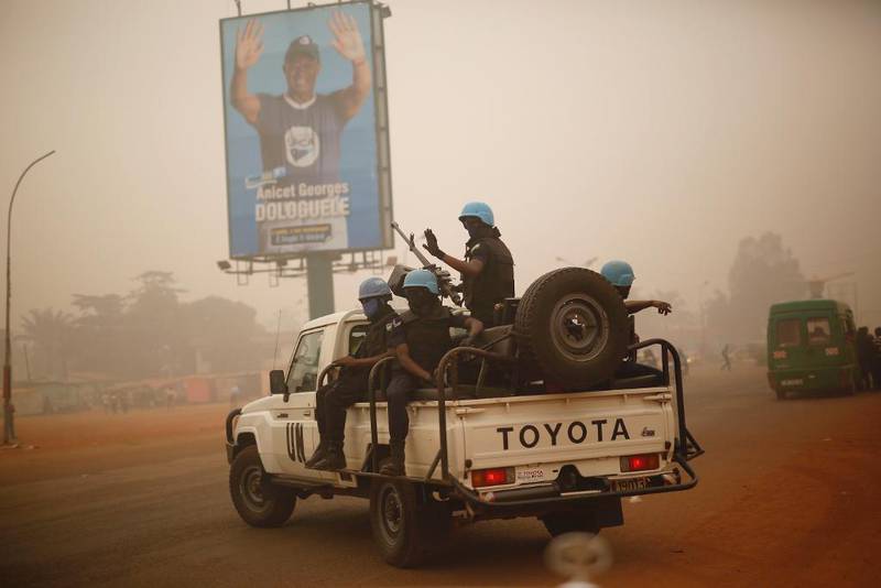 FNS fredsbevarende styrker fra Rwanda patruljerer gatene i Den sentral-afrikanske republikk, tidligere i år. 