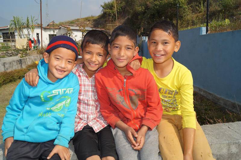 Smilende barn ved Compassion for Asias barnehjem i Nepal. Nå risikerer de å sulte, forteller Anne Lise Khadka.