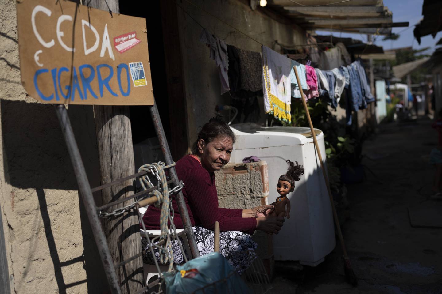 Millioner av brasilianere er kastet ut i fattigdom siden president Jair Bolsonaro kom til makten. Foto: AP / NTB