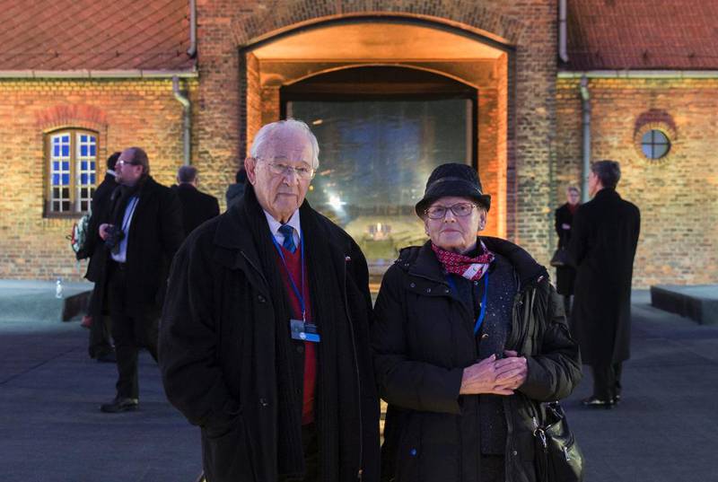Herman Kahan tilbake i Auschwitz. Her sammen med Edith Notowicz som også overlevde fangenskap i konsentrasjonsleiren. I fjor var de to tilbake i leiren, for å markere at det var 70 år siden frigjøringen.