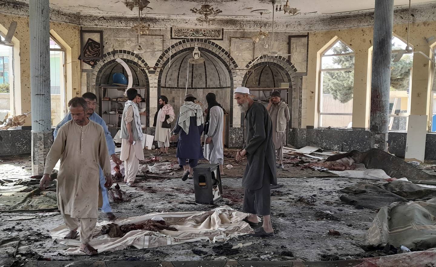 I oktober sprengde afghansk IS ei bomb i ein moske brukt av hazarar i Kunduz-provinsen i nordlege Afghanistan.