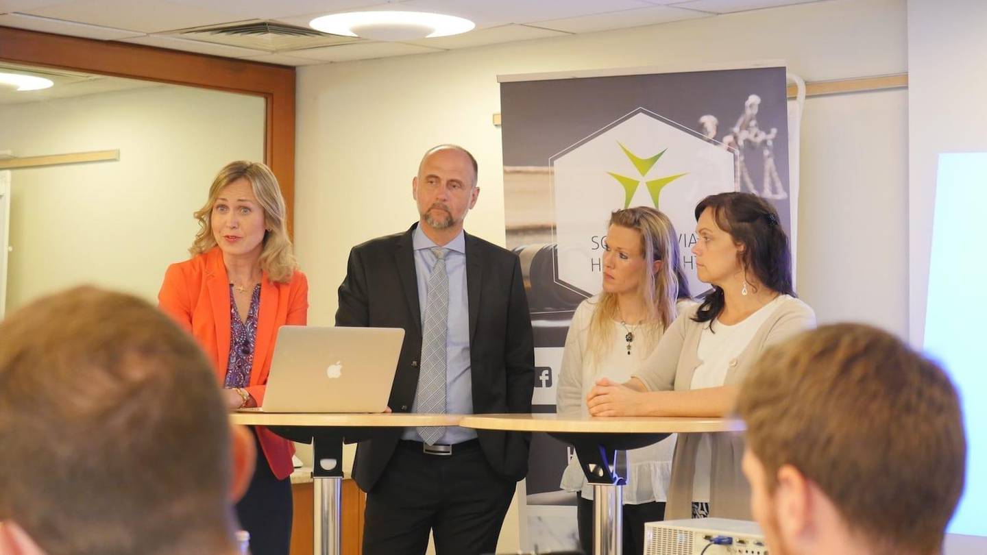 Linda Steen (t.h.) og Ellinor Grimmark (ved siden av) er representert av Scandinavian Human Rights Lawyers. Foto: ADF International