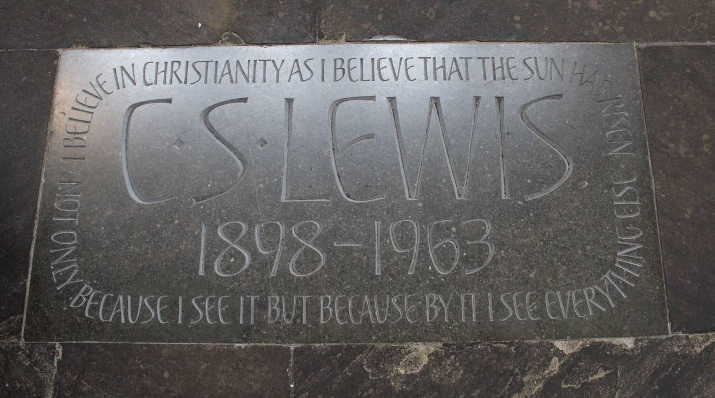 Minneplakett for C.S. Lewis i Westminster Abbey