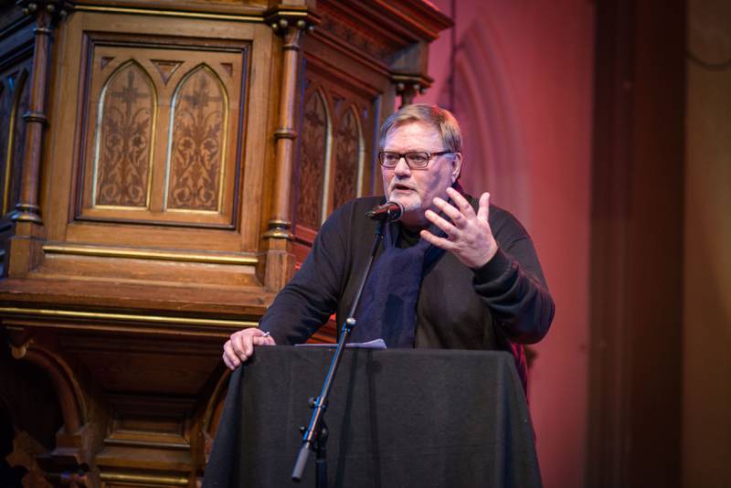 OMBESTEMT SEG: Rolf Reikvam har vært en del av Åpen folkekirke siden starten. Nå mener han hele organisasjonen bør legges ned. Her er han på talerstolen på Åpen flkekirkes årsmøte i 2017.
