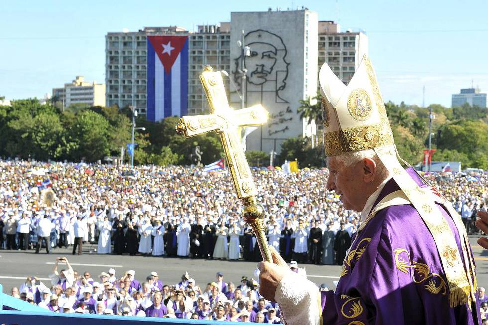 En enorm menneskemengde var samlet på Revolusjonsplassen i Havanna da pave Benedikt besøkte Cuba i 2012. 