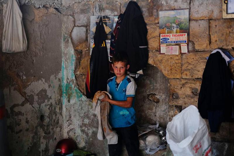 I en halvårsrapport fra FNs høykommissær for flyktninger kommer det frem at fattigdommen øker blant flyktningene i Syrias nærområder. 