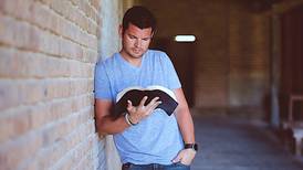 Ny studie: Leser du Bibelen? Da skårer du også høyere på lykke
