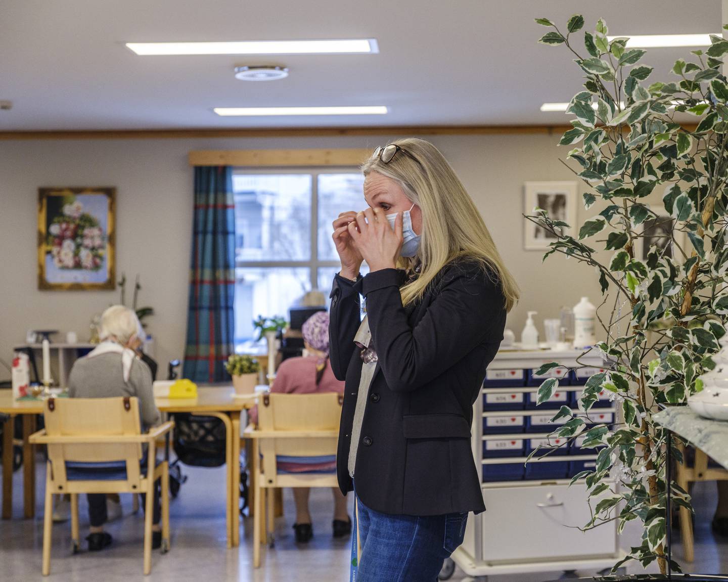 87 år gamle Bjørg Vigdal var blant de første som fikk vaksinen i Oslo. I dag fikk hun endelig lov til å få besøk og en klem av barnebarna sine.