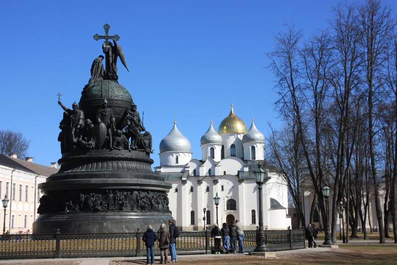Novgorod, Sofiakatedralen med nasjonalmonumentet