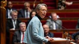 Frankrikes nasjonalforsamling avviser mistillitsforslag mot Macrons regjering