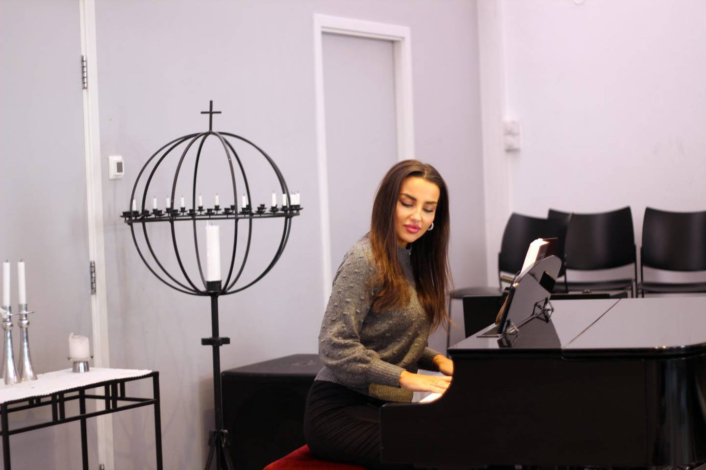 Musiker Anna-Safia Moholdt sang på audition på The Voice på TV2.