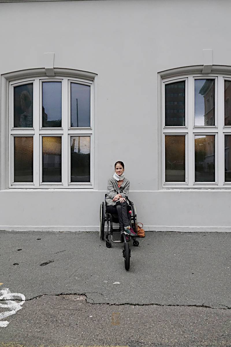 Det er for vanskelig for velgere med funksjonshemming å få avgitt sin stemme, mener Anna-Maja Andersen.