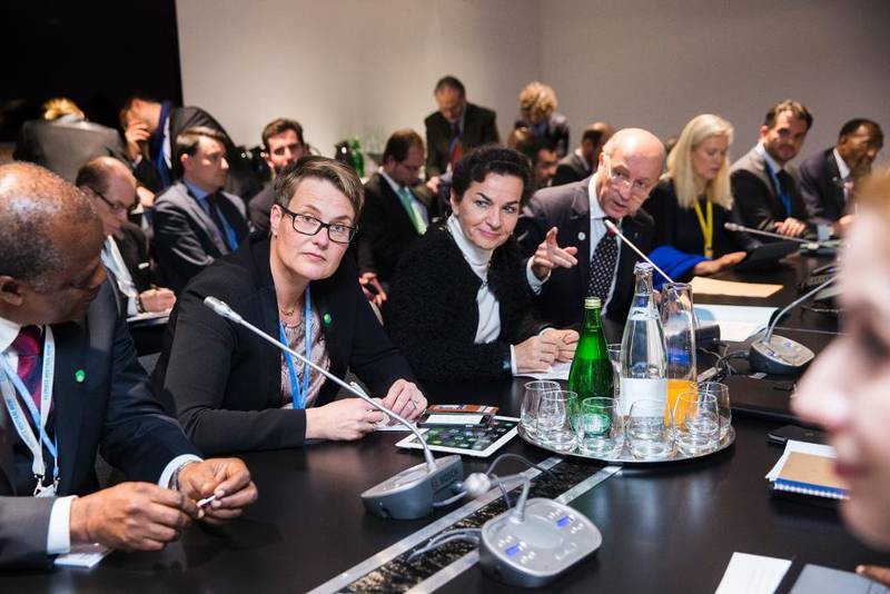 Klimatoppmøtet er på overtid. Det er lange dager og lite søvn for den franske utenriksministeren og president for møtet, Laurent Fabius (midten, f.h.), FNS klimasjef Christiana Figueres og Norges klimaminister Tine Sundtoft.