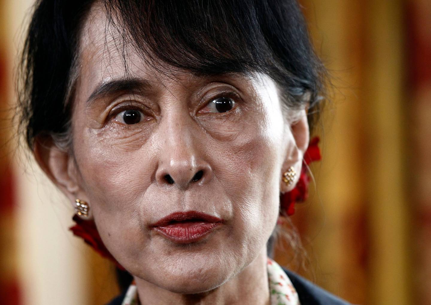 Lørenskog  20120618. Nobels fredsprisvinner
Aung San Suu Kyi under pressekonferansen i forbindelse med Oslo Forum på Losby Gods  for å delta på den årlige fredsmeklersamlingen mandag formiddag.
Foto: Lise Åserud / NTB