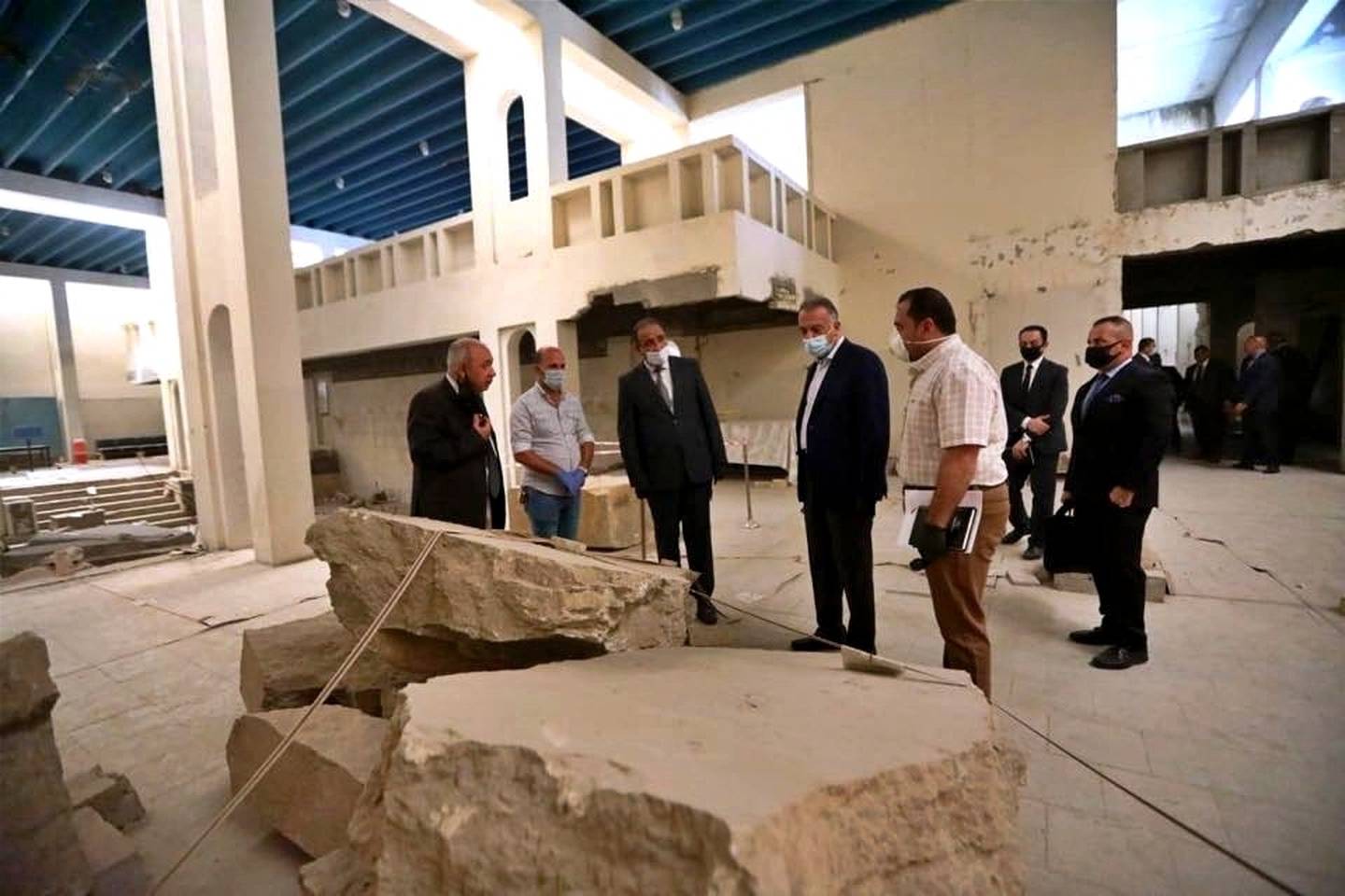 Iraks statsminister Mustafa al-Kahdimi på visitt i Mosuls museum