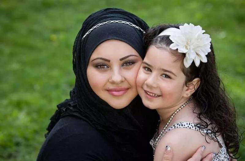 Laial Janet Ayoub sender datteren Janet på julegudstjeneste for at hun skal vokse opp med toleranse overfor andre religioner.