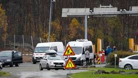 Russer på grensa: To timers kø for å komme inn i Norge