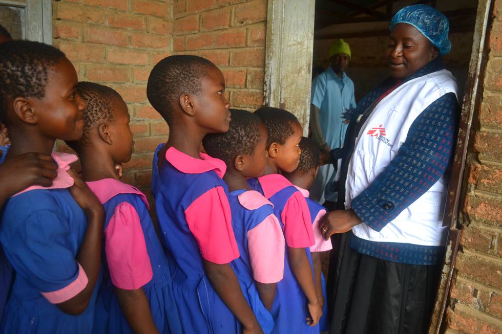 MSF interpreter, Tifera, helps organise schoolgirls for HPV vaccination, being offered at their school in Chiradzulu District, Malawi, as part of a nationwide campaign.