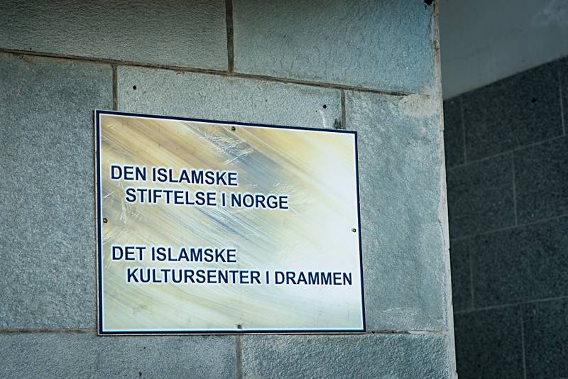 Drammen 14.06.2016.Det Islamske Kultursenter Samfunn I Norge - Diksin, har lokaler i Drammen sentrum. Her driver de blant annet koranskole og har internat hvor elevene bor. Til vanlig går de på kommunale skoler i Drammen. FOTO: JOAKIM S. ENGER