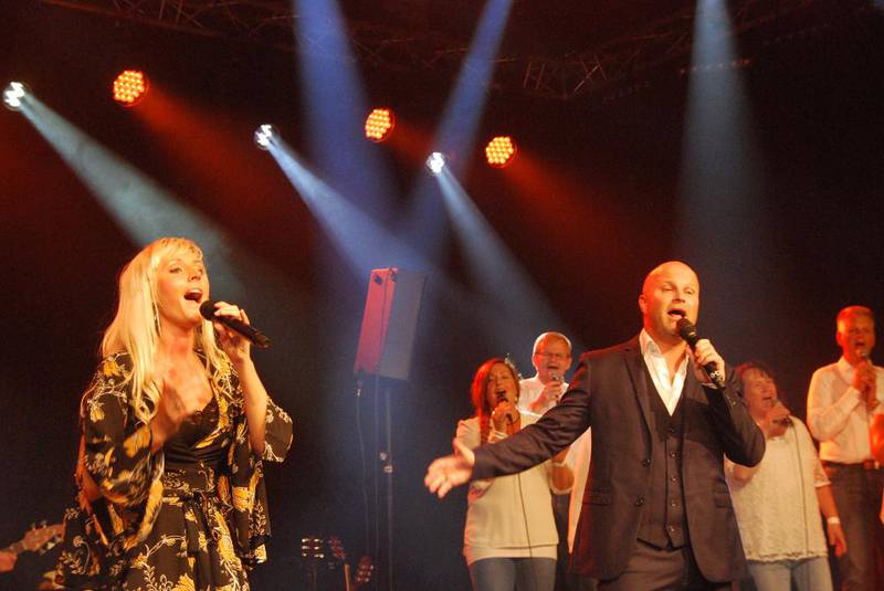 Maria Arredondo og Torstein Sødal sang «Hovedøen» til applaus fra 3000 publikummere under Skjærgårdssang i august. I Kautokeino kirke måtte sangen tas av repertoaret.