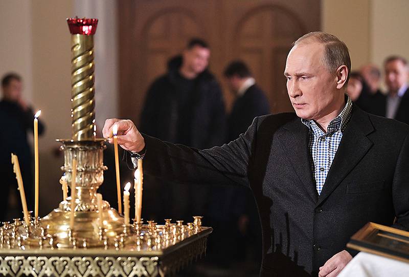  President Vladimir Putin var tilstede under en messe i hjembyen St. Petersburg natt til i går.