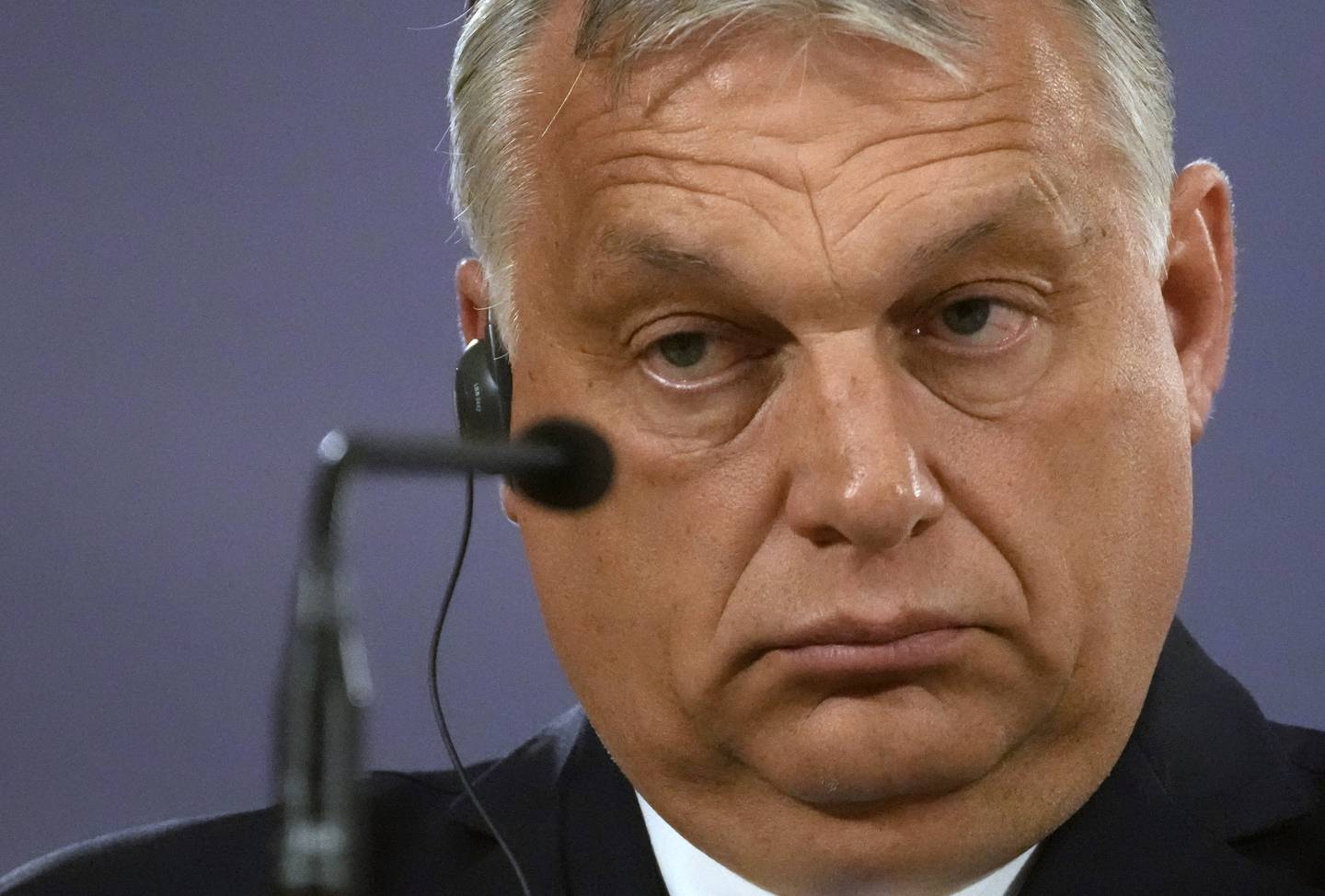 Ungarns statsminister Viktor Urban omgår ofte nasjonalforsamlingen og styrer mye gjennom dekreter under pandemien.
Foto. AP / NTB