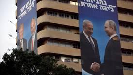 Netanyahu viser fram vennene