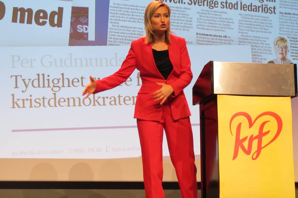 Fenomenet Ebba Busch Thor på KrFs talerstol i helgen. Hun dundret løs mot «radikalfeminisme» og tok oppgjør med røde og blå politiske merkelapper. Det siste gikk hjem i KrF.