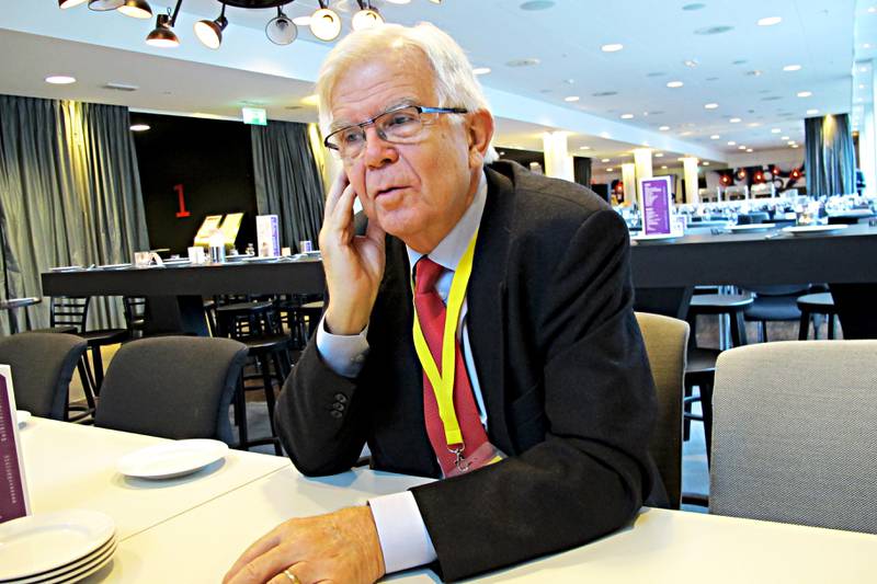 Alf Svensson ledet KrFs søsterparti Kristdemokraterna i Sverige i over 30 år. Her er han avbildet under en konferanse i Stavanger vinteren 2014. Svensson vakte begeistring da han etterlyste mer varme i politikken.